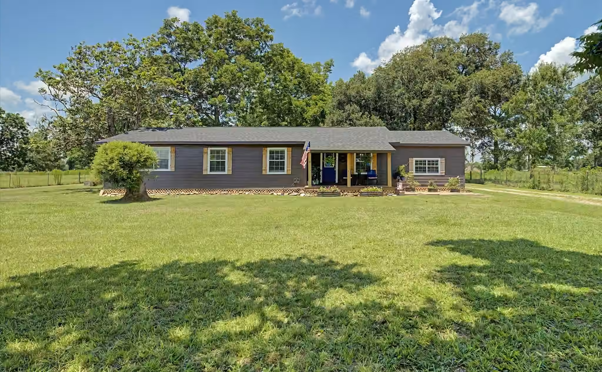 Photo 3 of 384 County Road 2046, Hull, TX