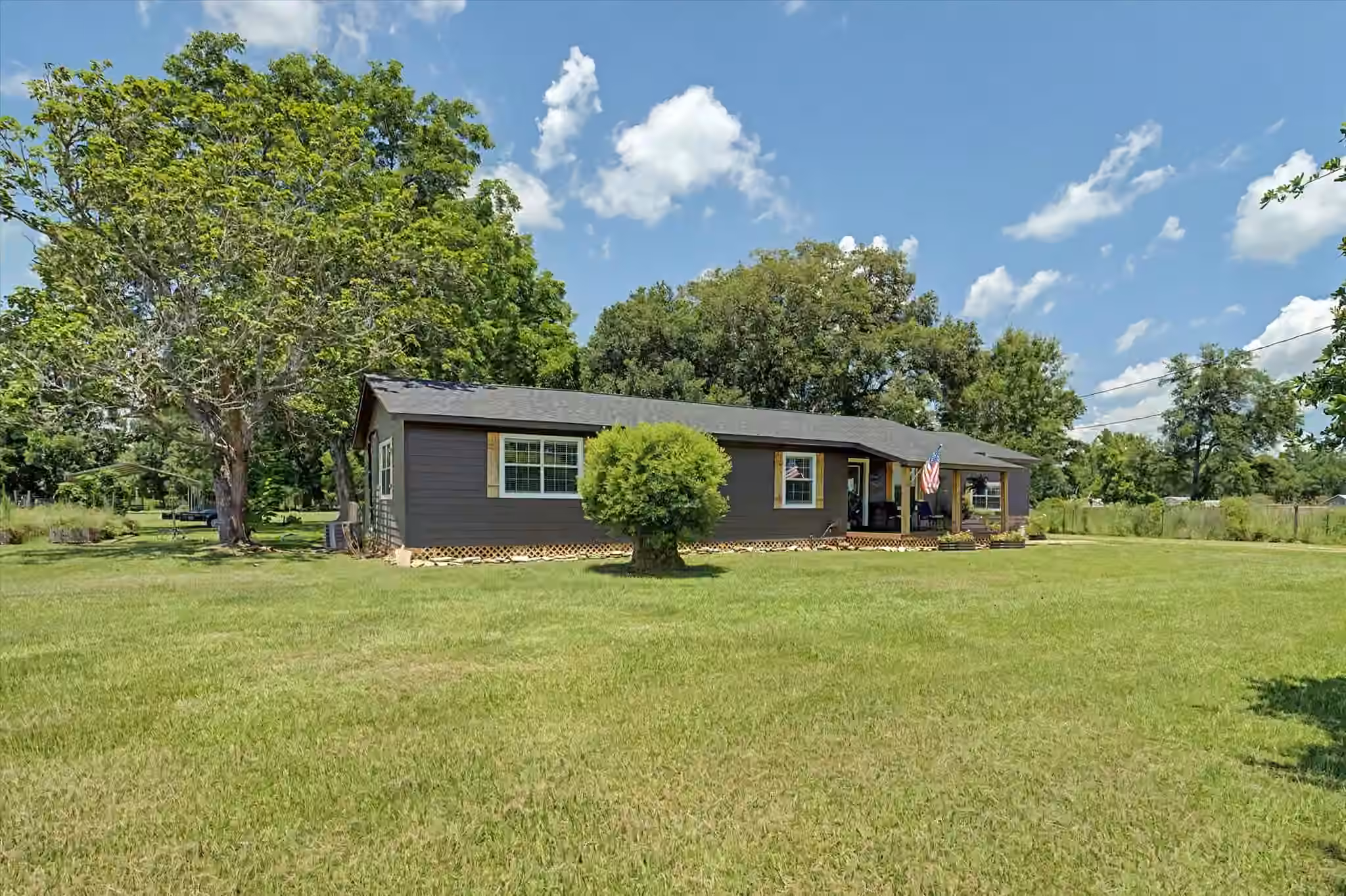 Photo 4 of 384 County Road 2046, Hull, TX