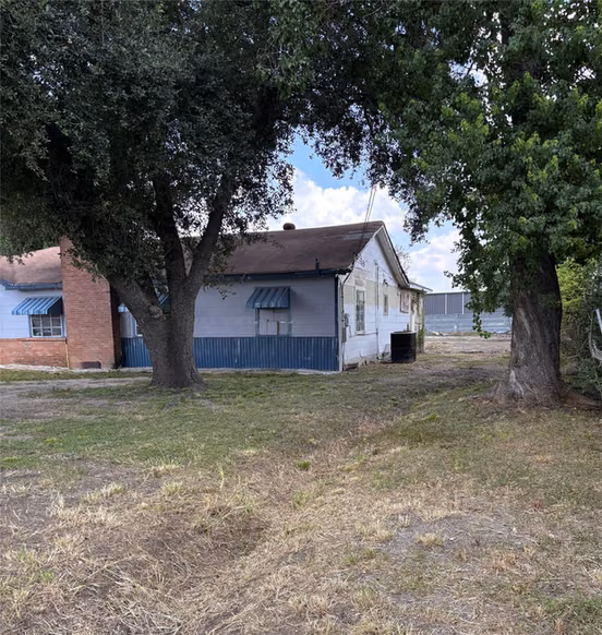 Photo 4 of 7805 Almeda Genoa Road, Houston, TX