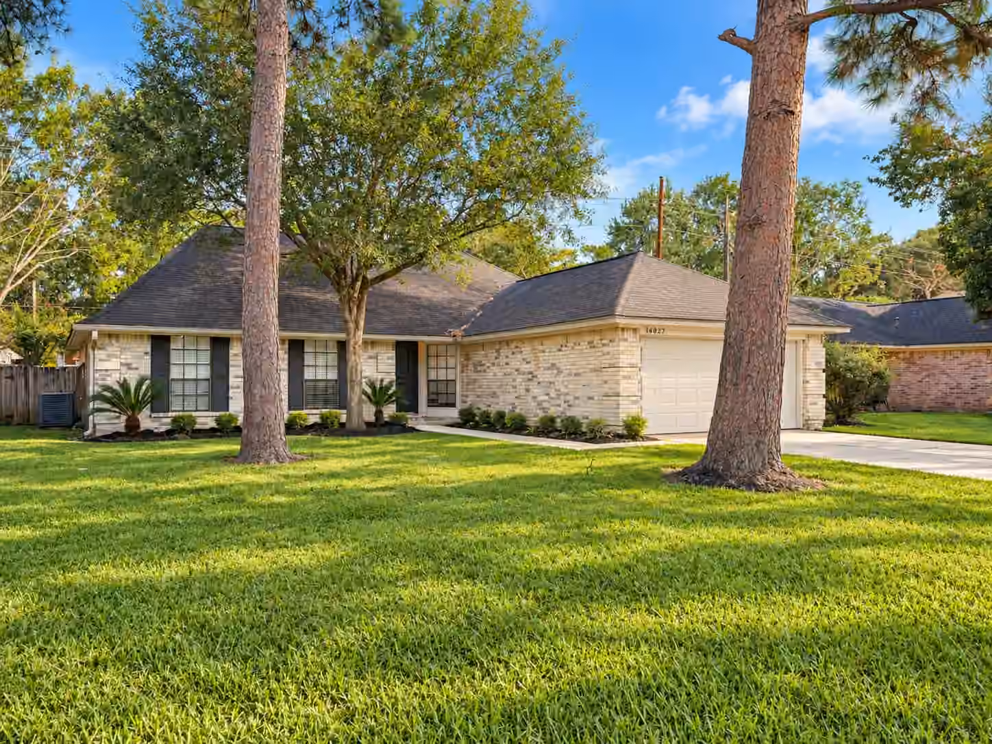 Photo 5 of 16027 Hollow Rock Drive, Houston, TX