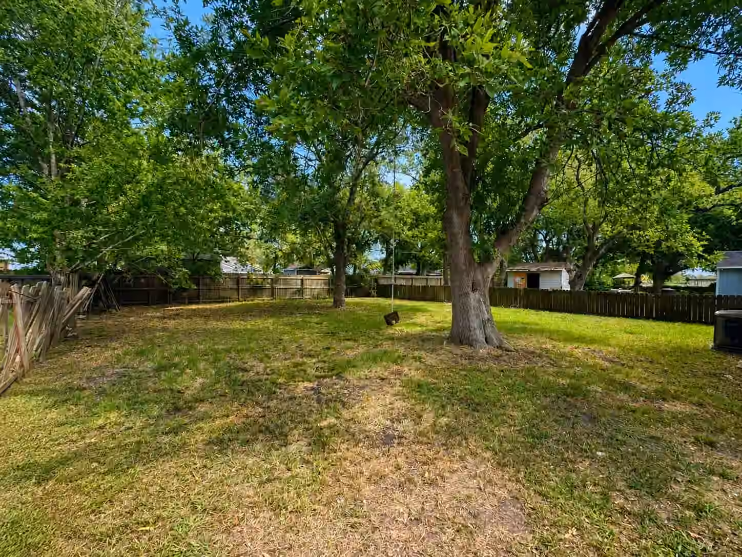 Photo 7 of 1101 Southampton Dr, Angleton, TX
