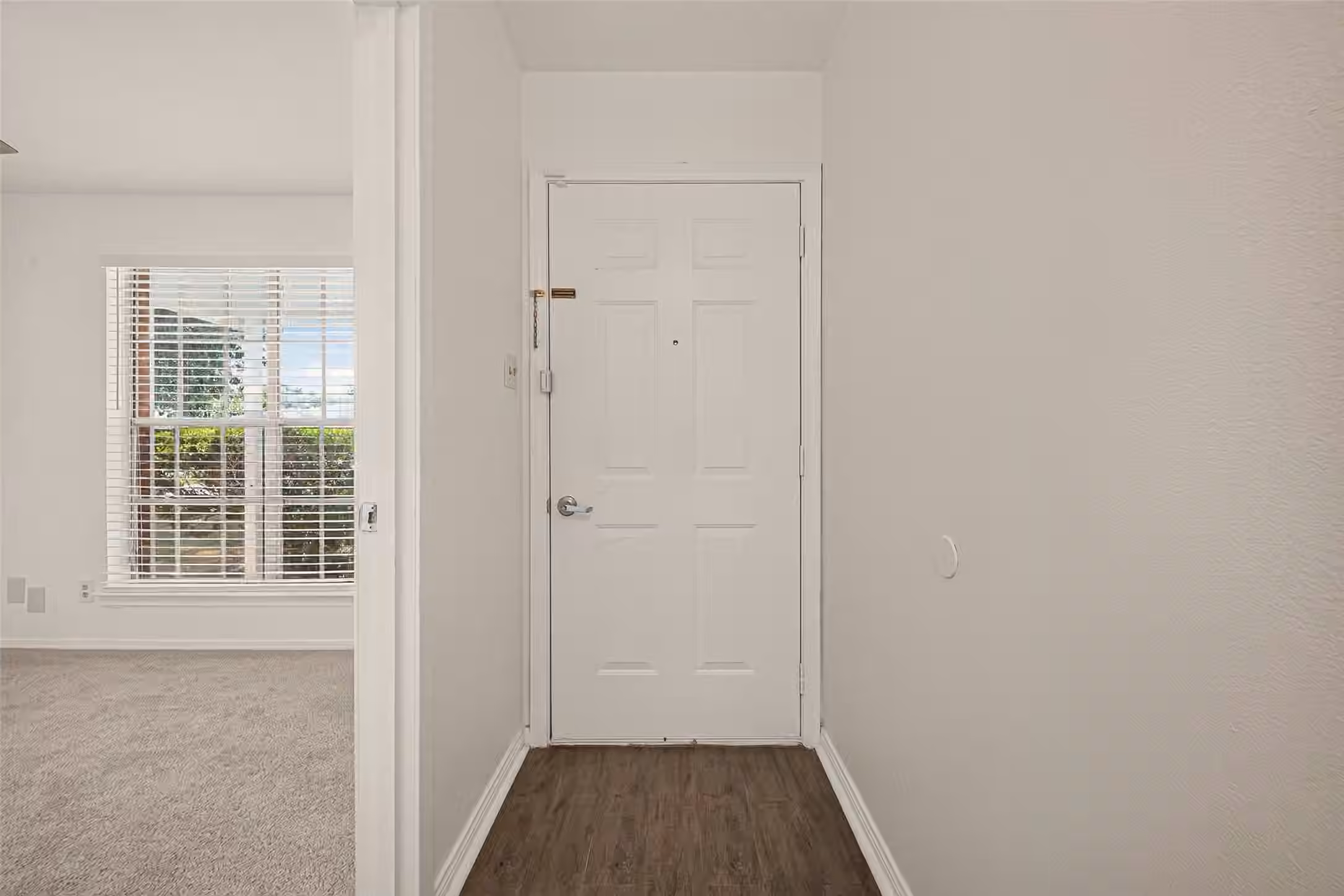 Photo 5 of 11819 S Evelyn Circle, Houston, TX