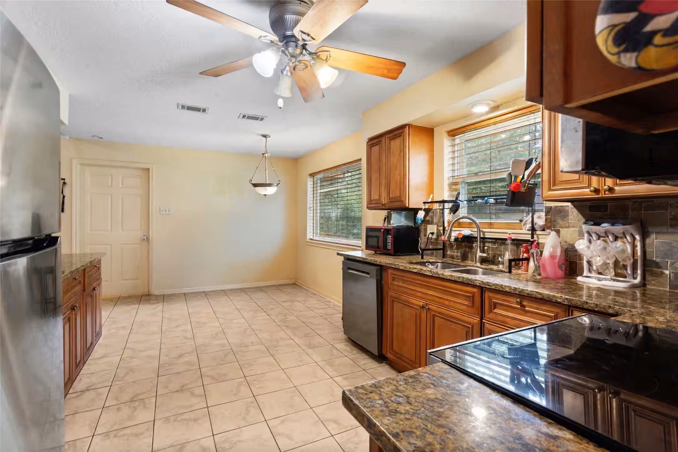 Photo 6 of 5000 Cedar Creek Drive, Dickinson, TX