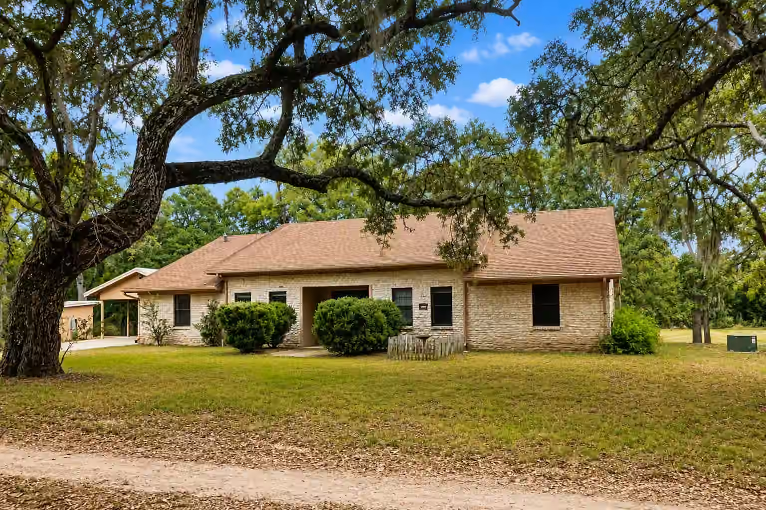 Photo of 1135 Buescher Road, Columbus, TX