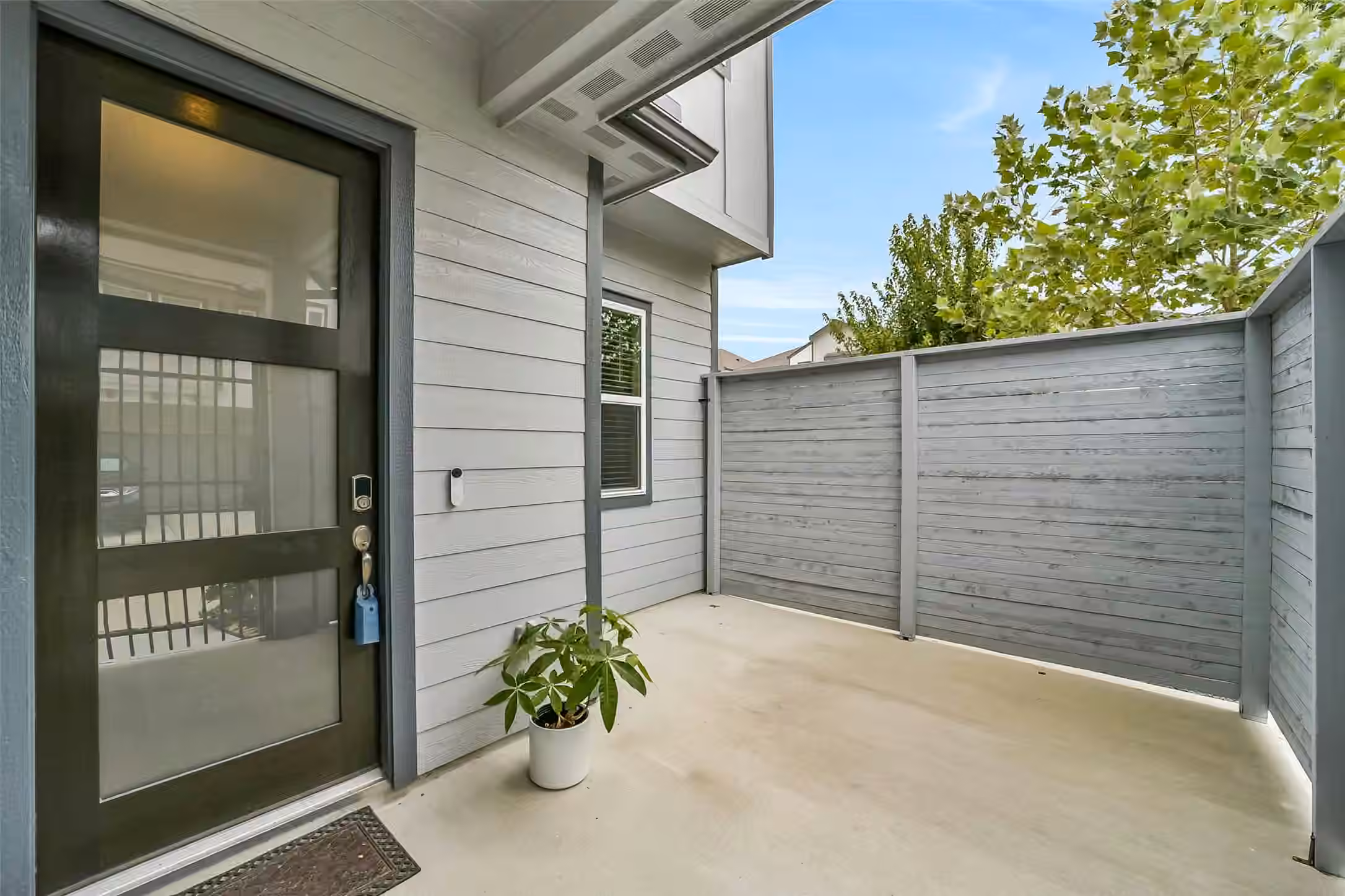 Photo 3 of 4204 Weathered Oak Drive, Houston, TX