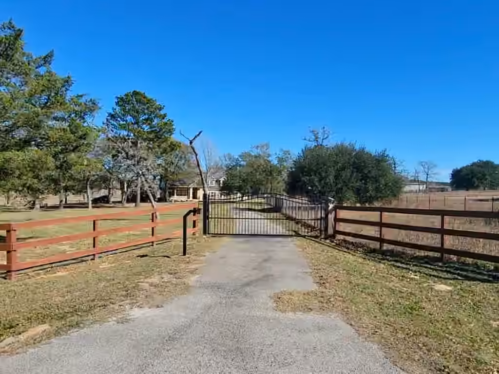 Photo 6 of 32540 Courtney, Navasota, TX