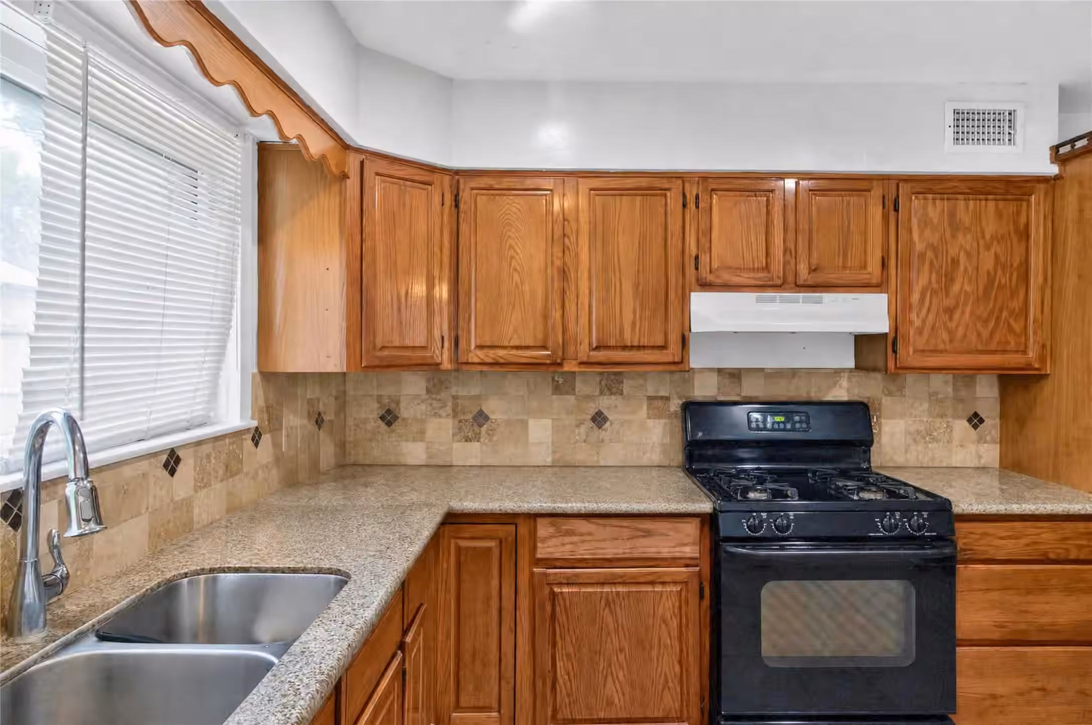 Photo 6 of 6615 Beldart Street, Houston, TX