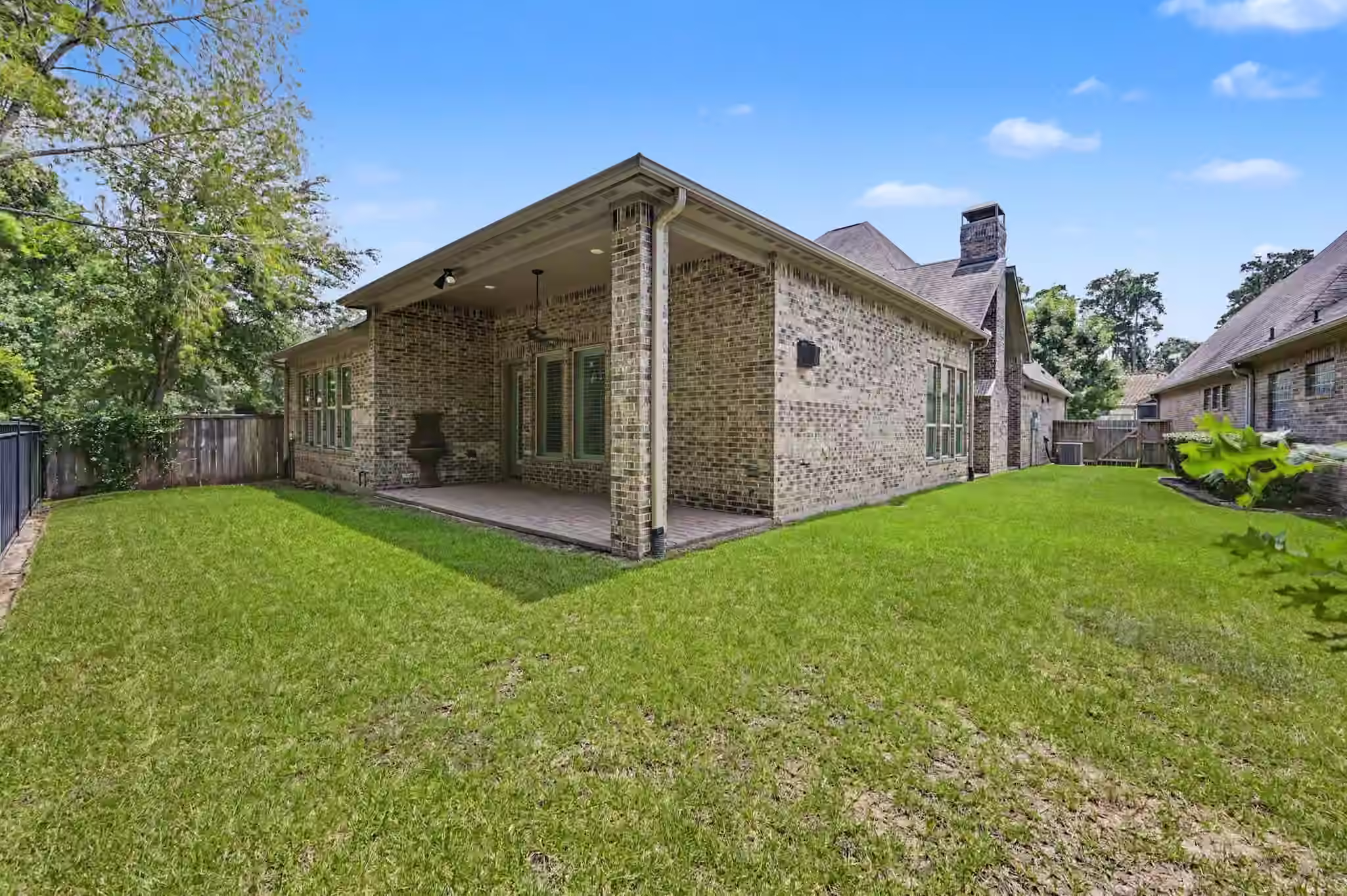 Photo 3 of 126 Lily Green Court, Conroe, TX