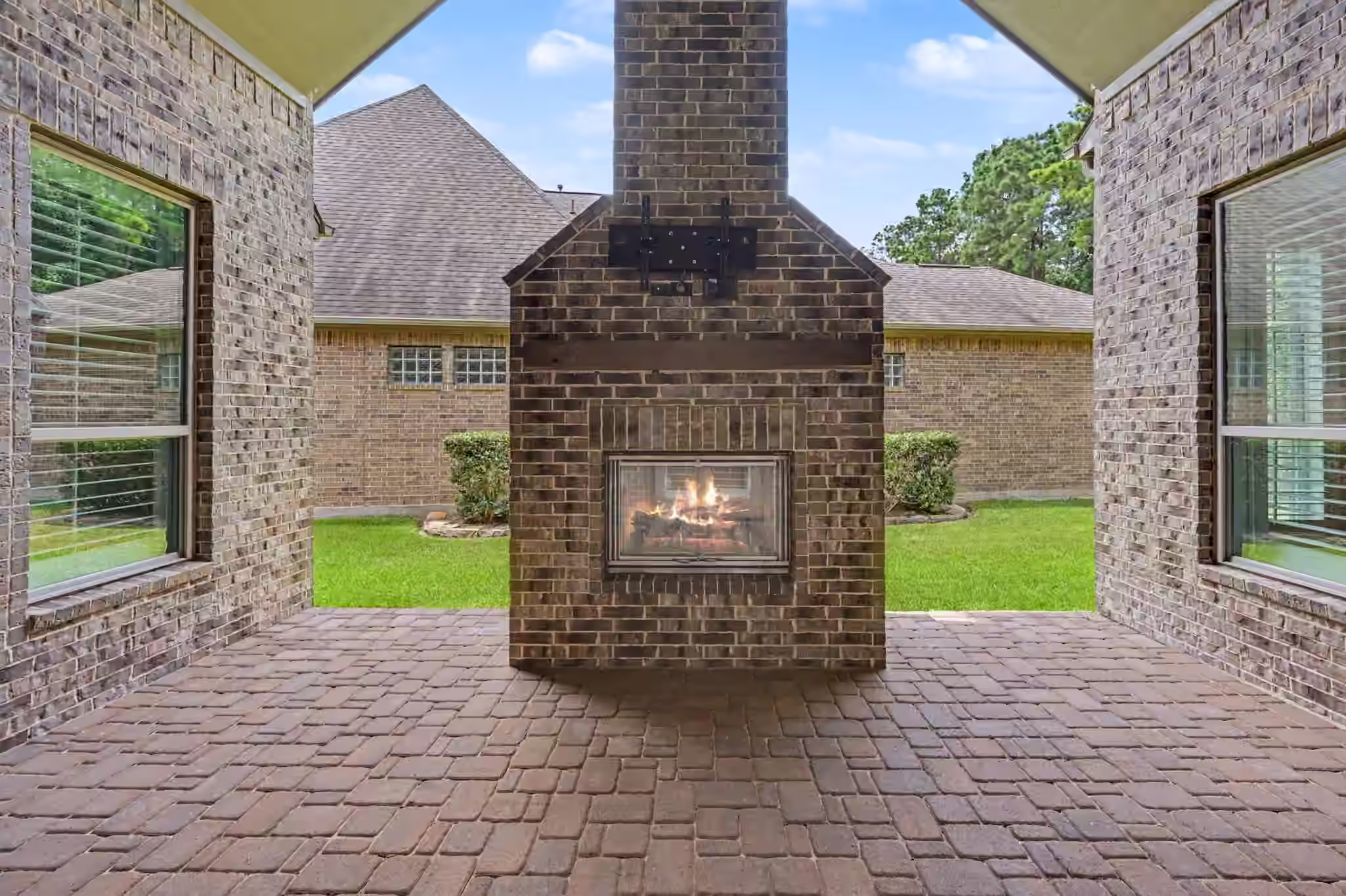 Photo 4 of 126 Lily Green Court, Conroe, TX