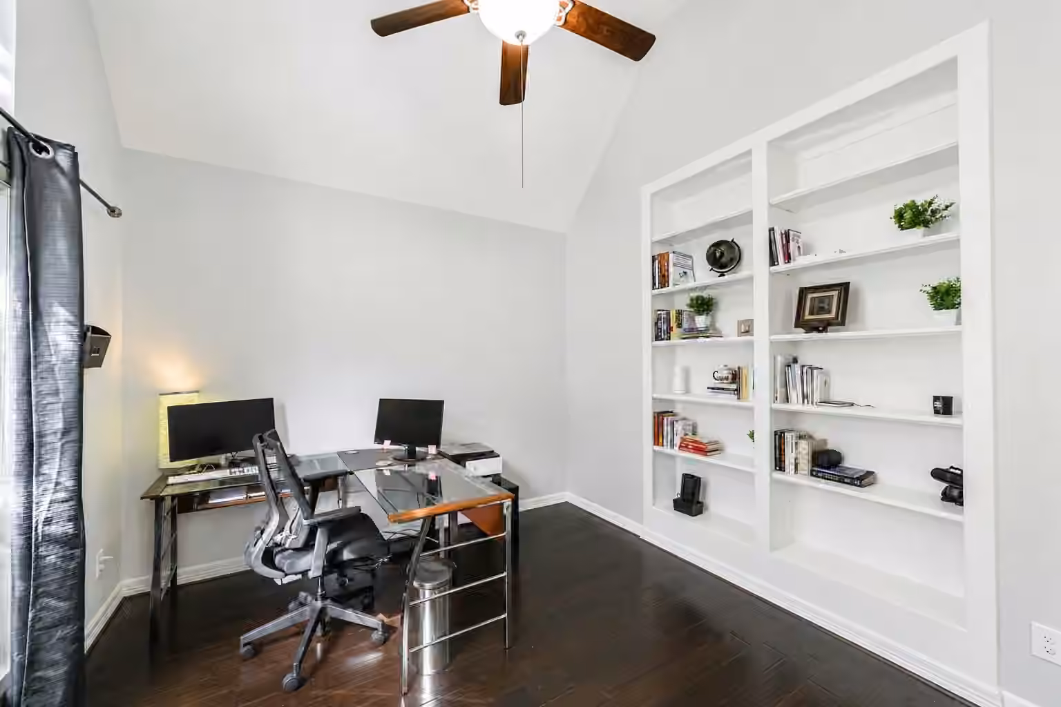 Photo 4 of 170 Hearthshire Circle, The Woodlands, TX