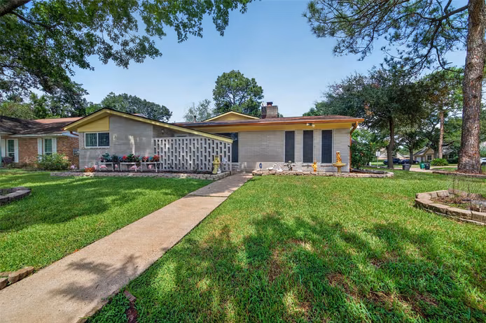 Photo 4 of 7902 Mobud Drive, Houston, TX