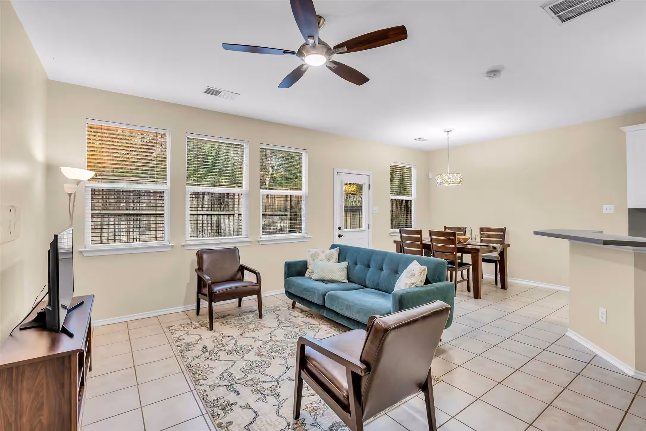 Photo 4 of 62 S Camellia Grove Circle, The Woodlands, TX