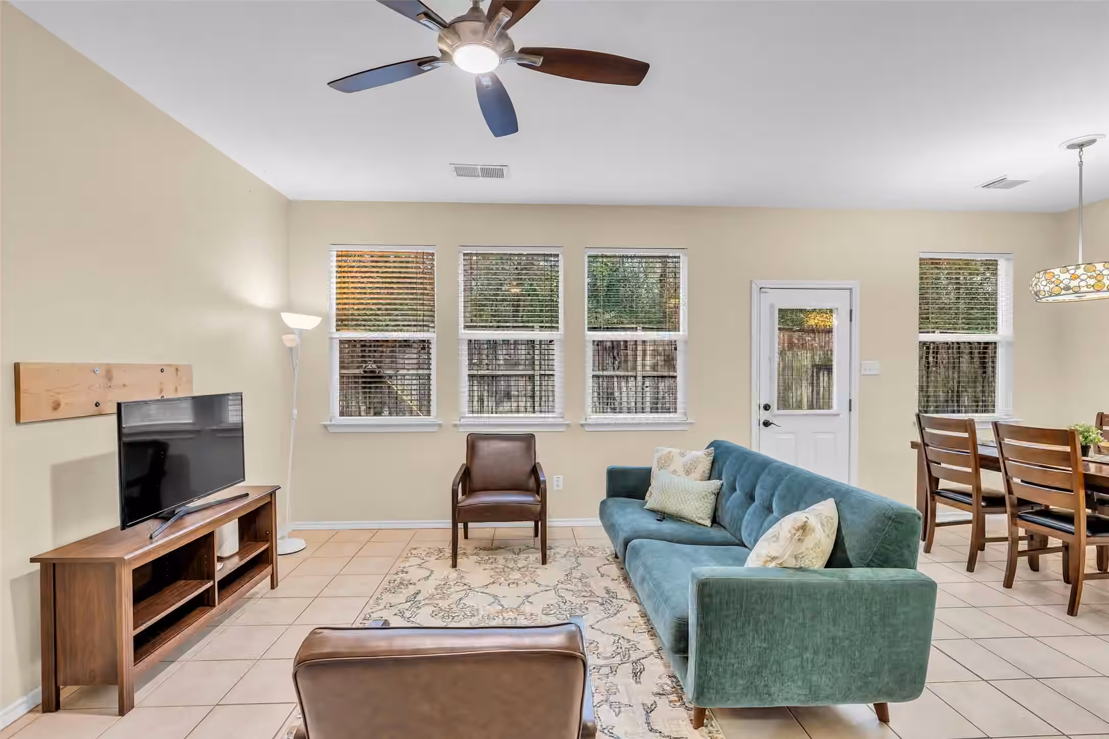 Photo 5 of 62 S Camellia Grove Circle, The Woodlands, TX