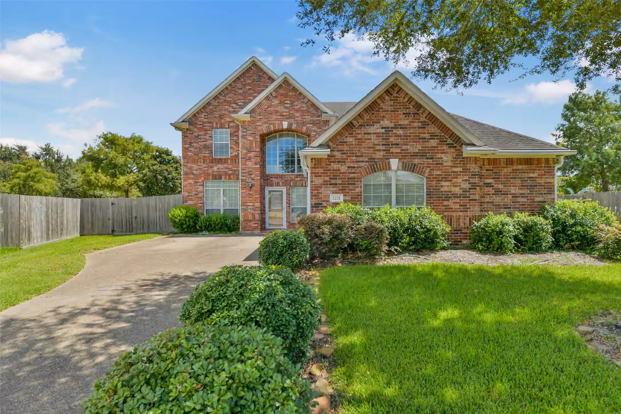 Photo of 2221 Silvercreek Court, Deer Park, TX