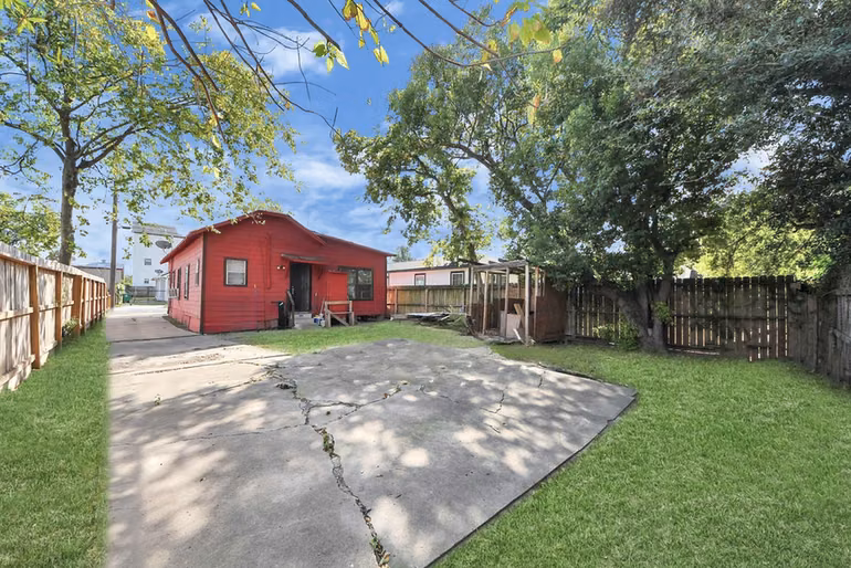 Photo 4 of 919 E 32nd Street, Houston, TX