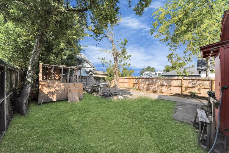 Photo 5 of 919 E 32nd Street, Houston, TX