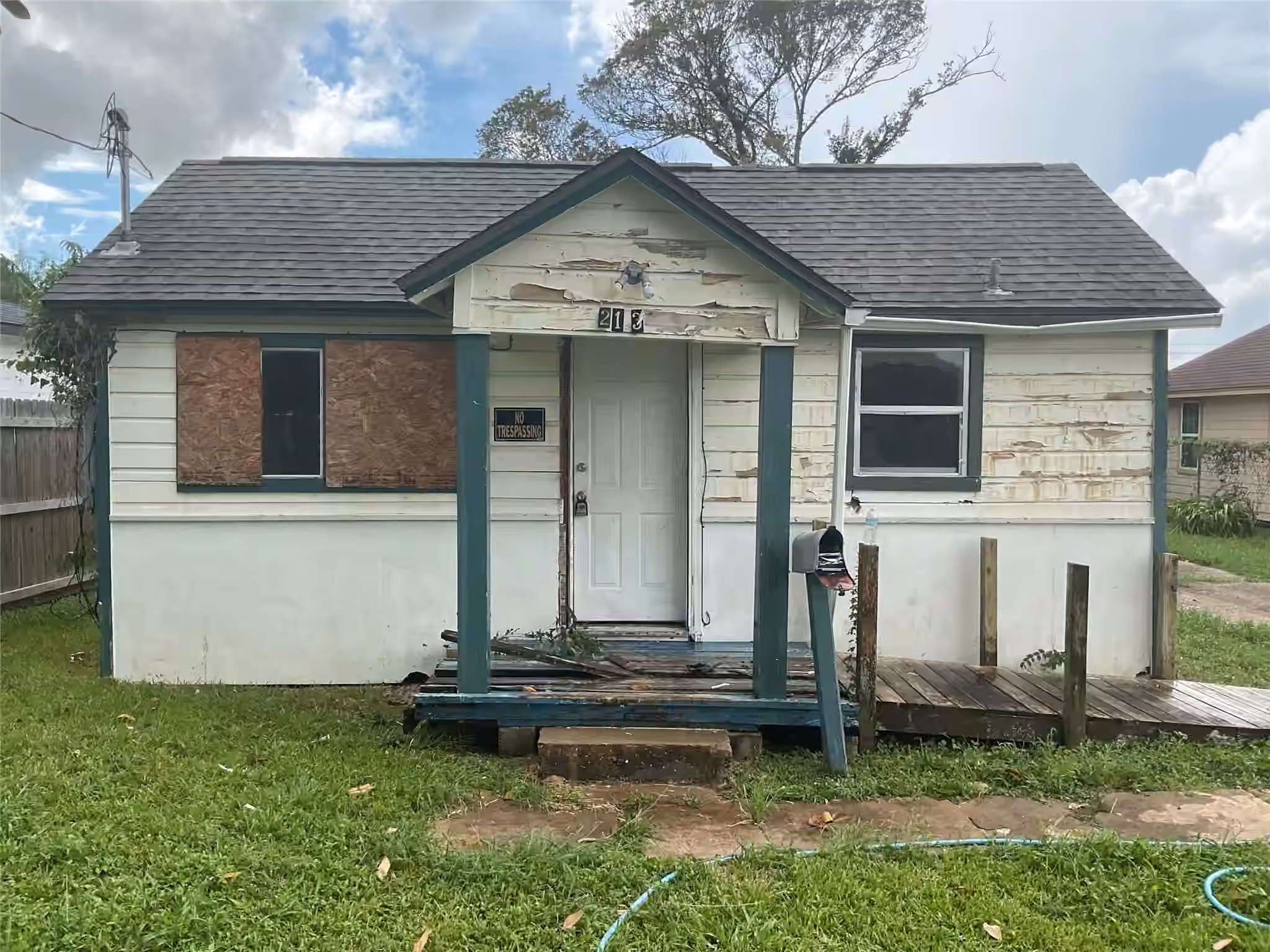 Photo of 213 E Bernard Street, Clute, TX