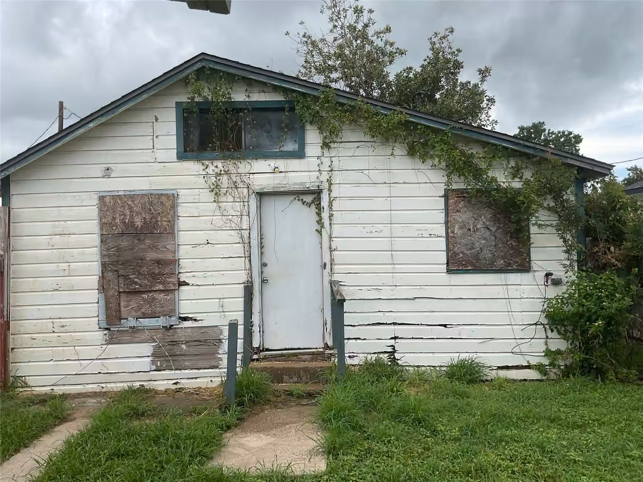 Photo 2 of 213 E Bernard Street, Clute, TX