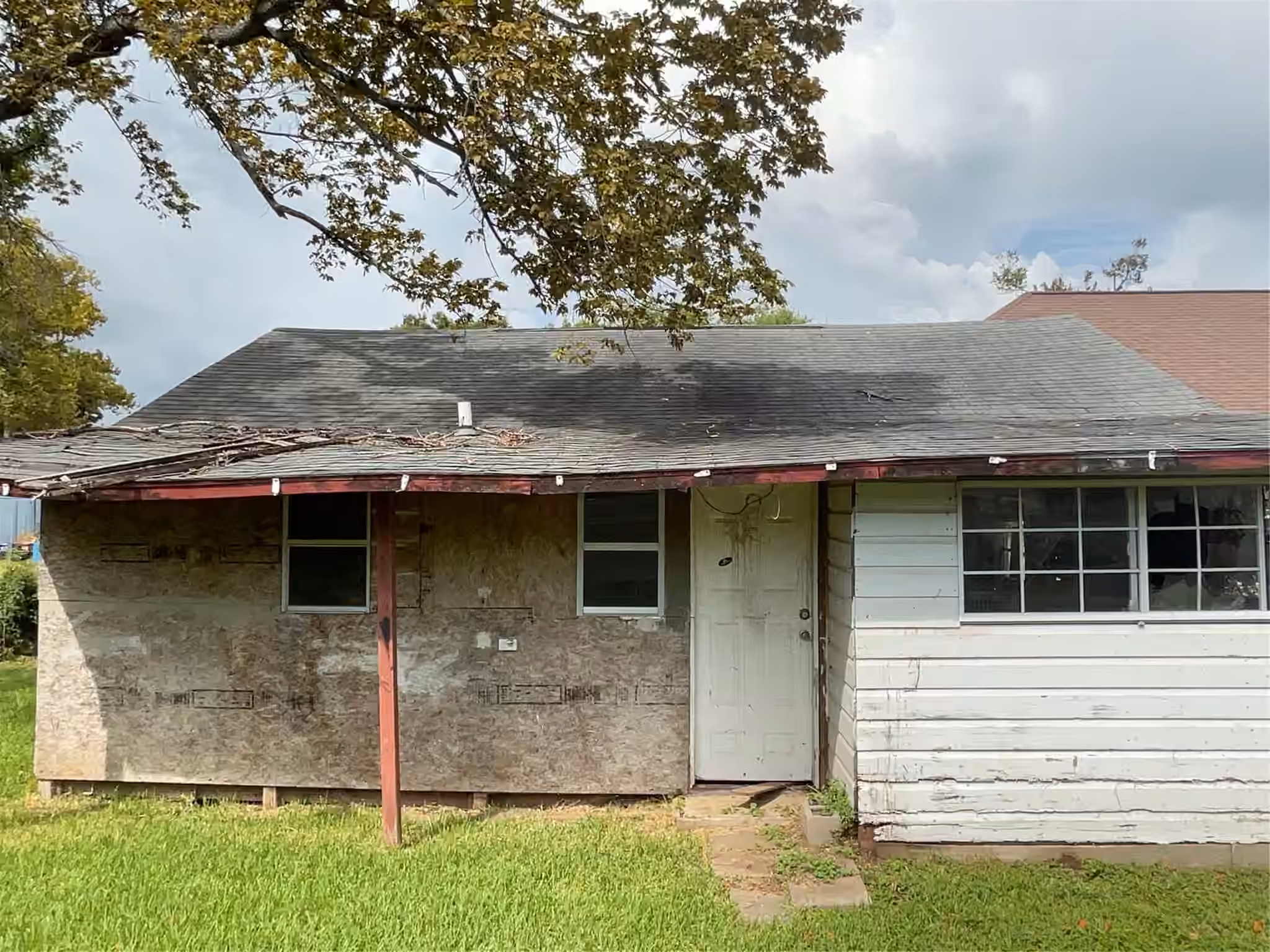 Photo 3 of 213 E Bernard Street, Clute, TX