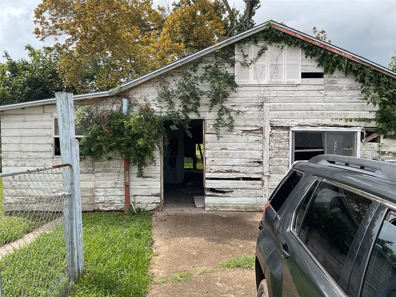 Photo 5 of 213 E Bernard Street, Clute, TX