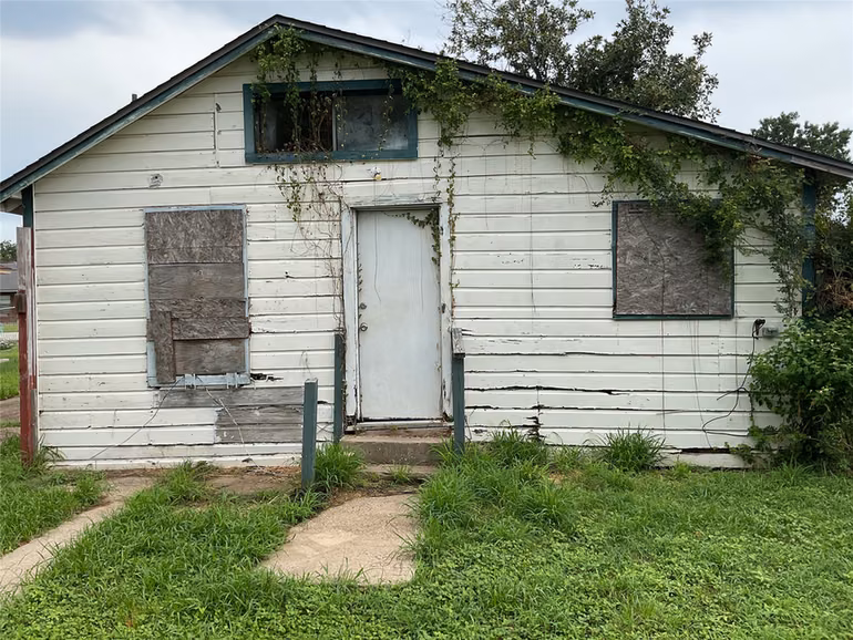 Photo 6 of 213 E Bernard Street, Clute, TX