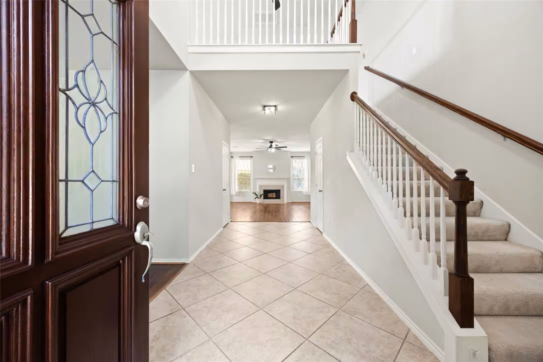 Photo 3 of 9611 Oxford Grove Drive, Houston, TX