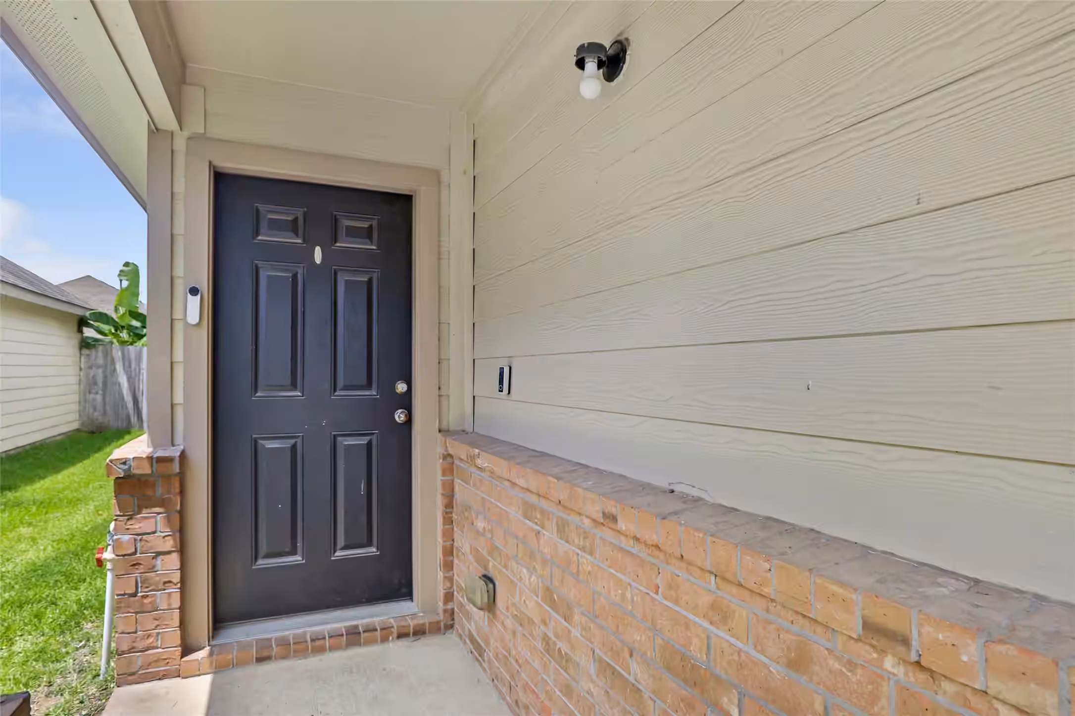 Photo 2 of 10335 White Fir Villa Avenue, Houston, TX