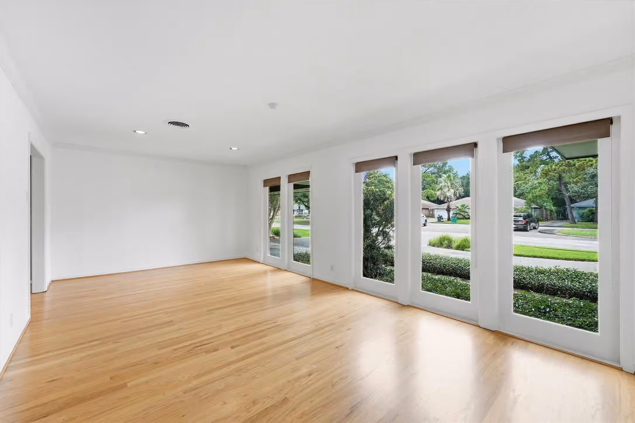 Photo 5 of 4517 Willowbend Boulevard, Houston, TX