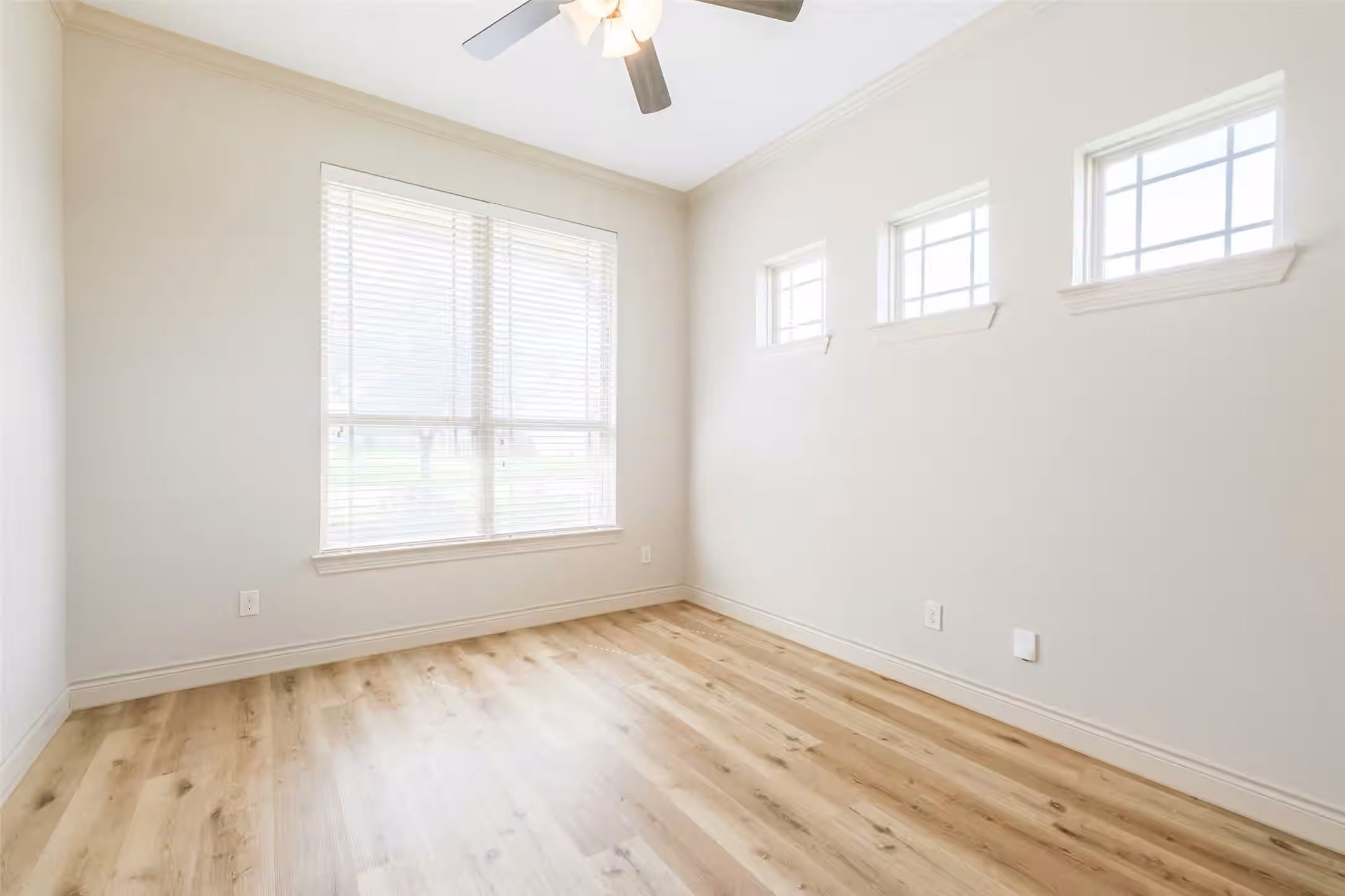 Photo 7 of 5922 Northcrest Village Way, Spring, TX