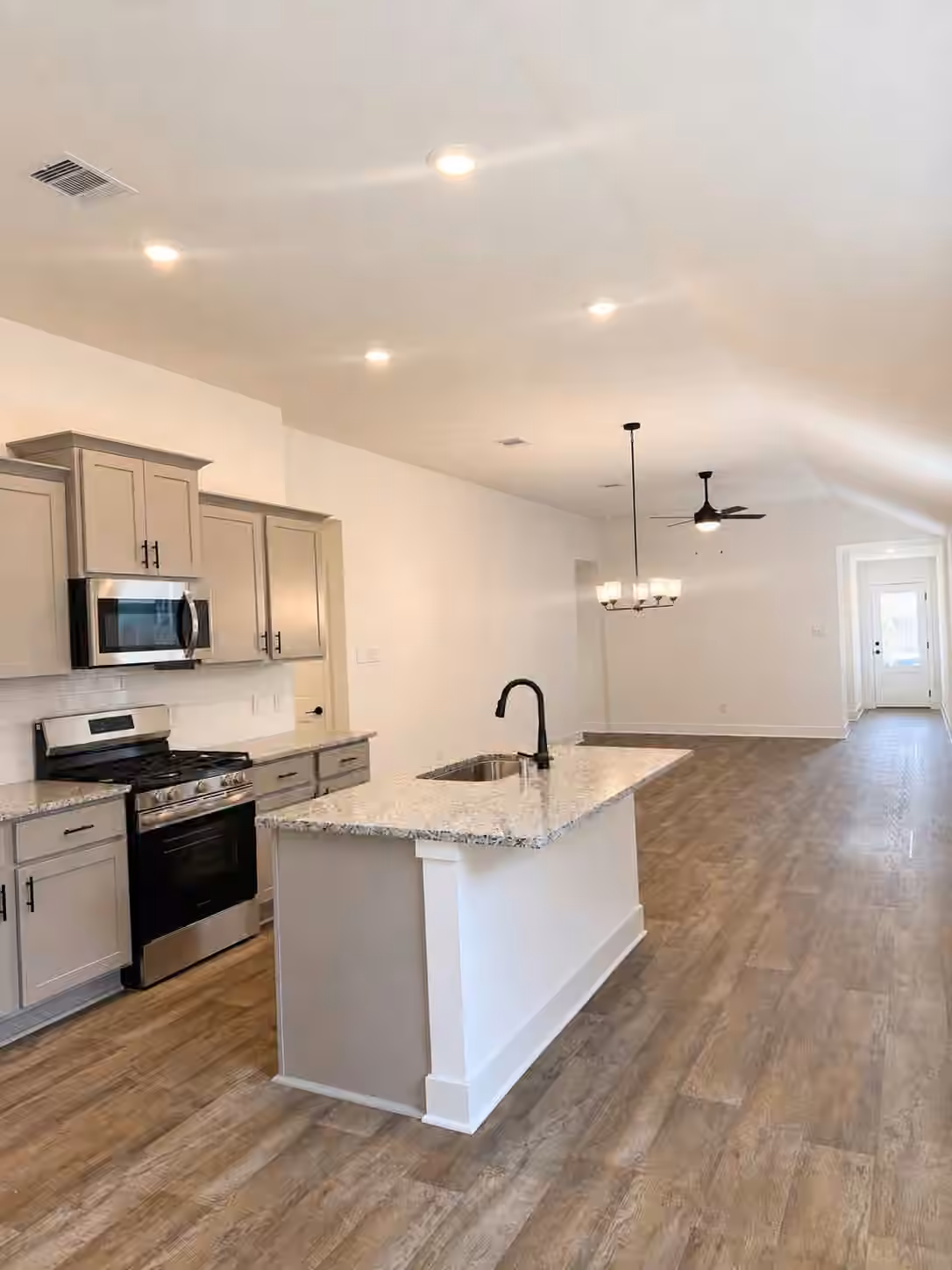 Photo 7 of 9316 HARD ROCK Road, Conroe, TX