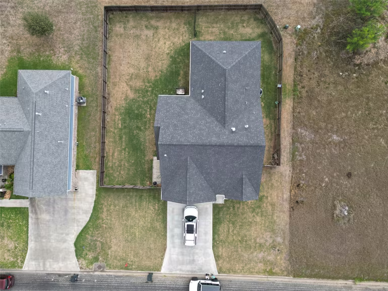 Photo 3 of 1912 Lynn Street, El Campo, TX