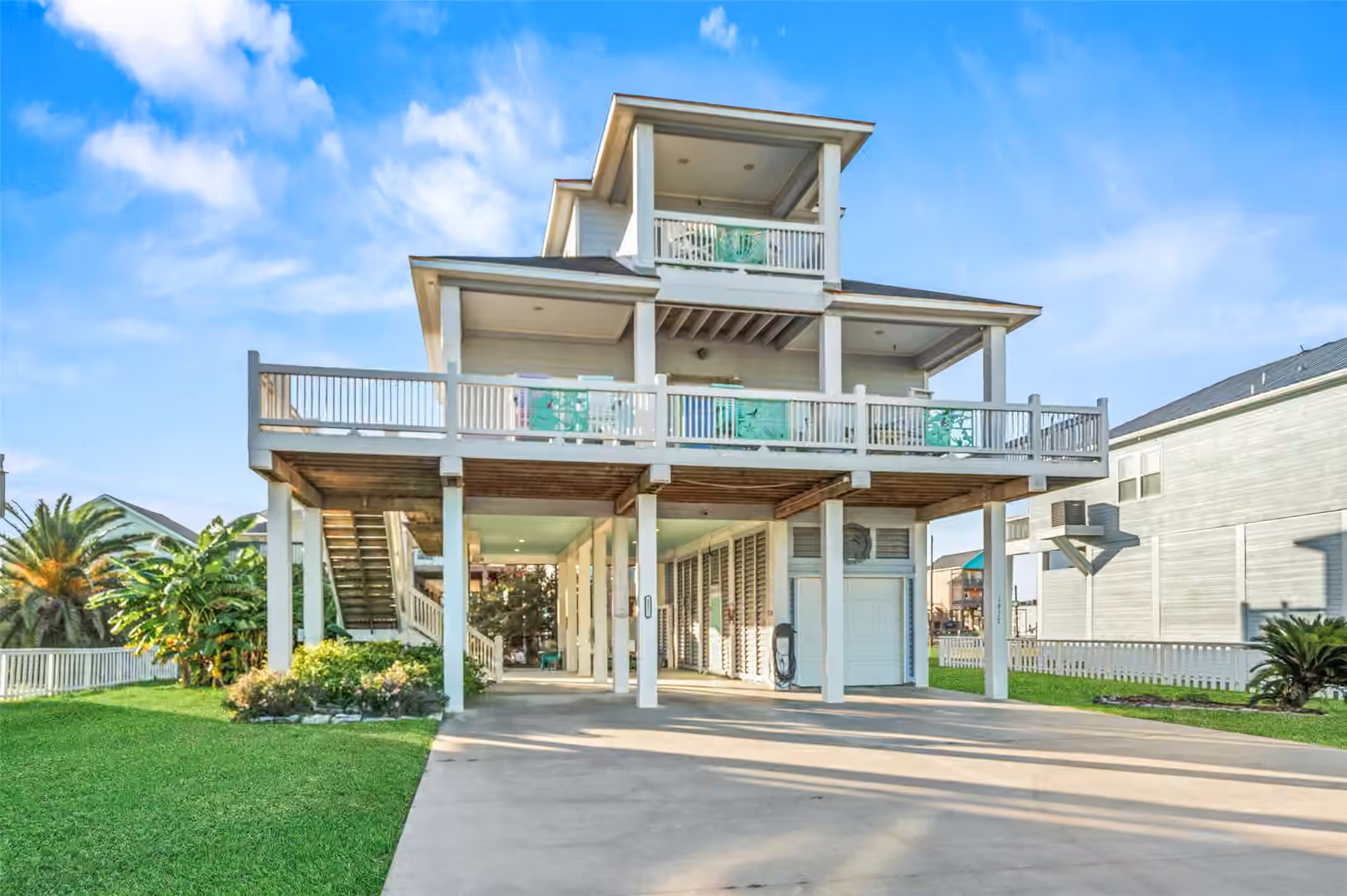 Photo 2 of 1977 Avenue I, Crystal Beach, TX