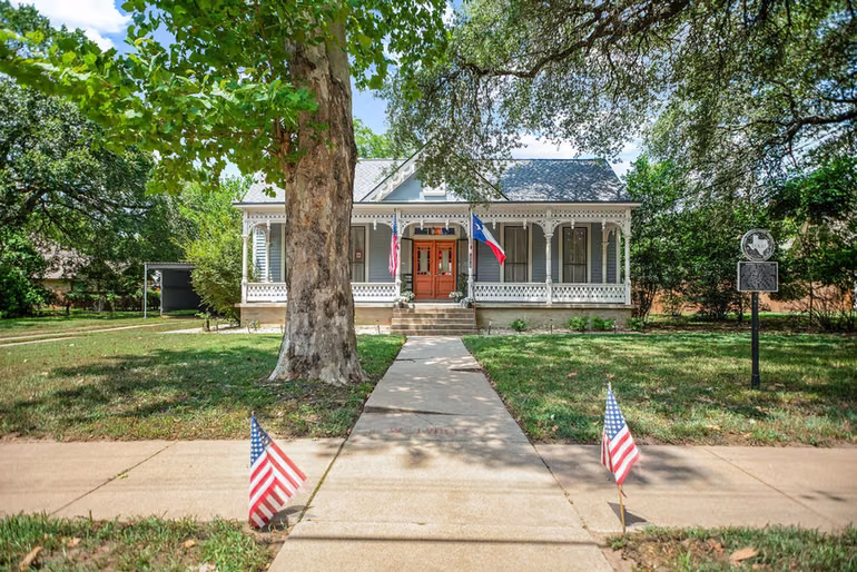 Photo of 1216 Live Oak Street, Columbus, TX