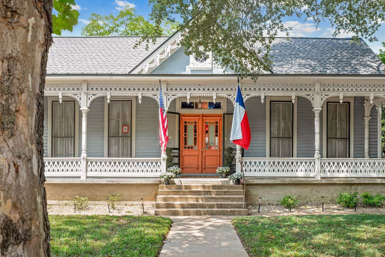 Photo 3 of 1216 Live Oak Street, Columbus, TX