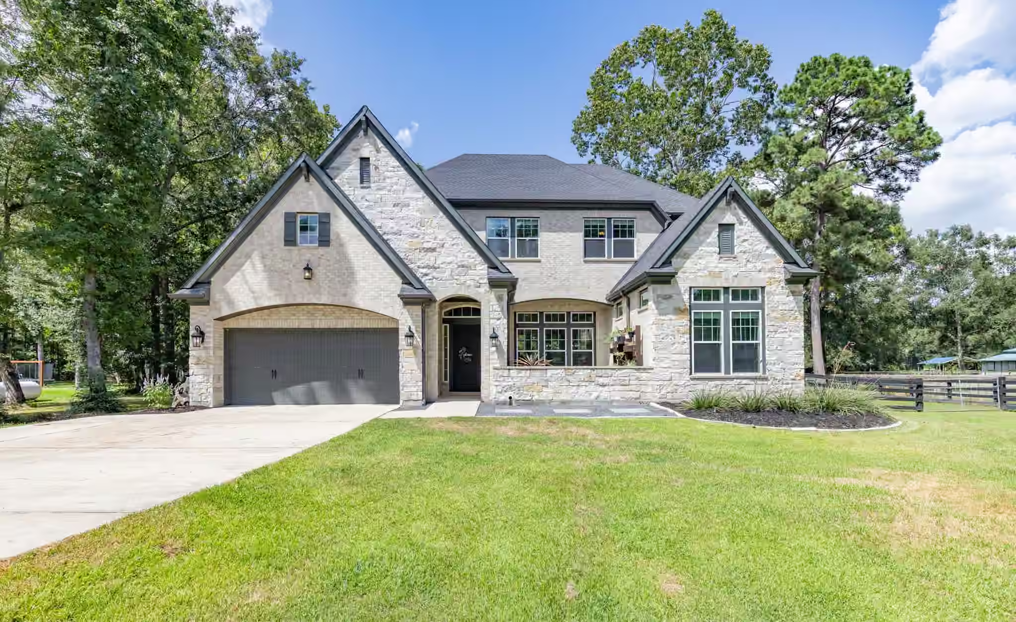 Photo 2 of 291 Vista Del Lago Drive, Huffman, TX