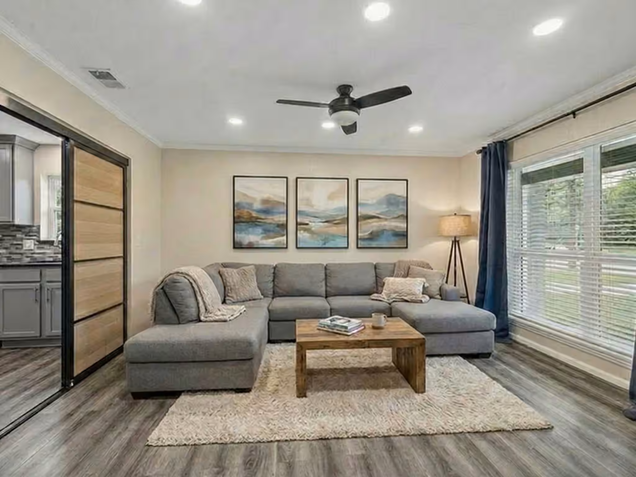 Photo 7 of 5243 Caversham Drive, Houston, TX