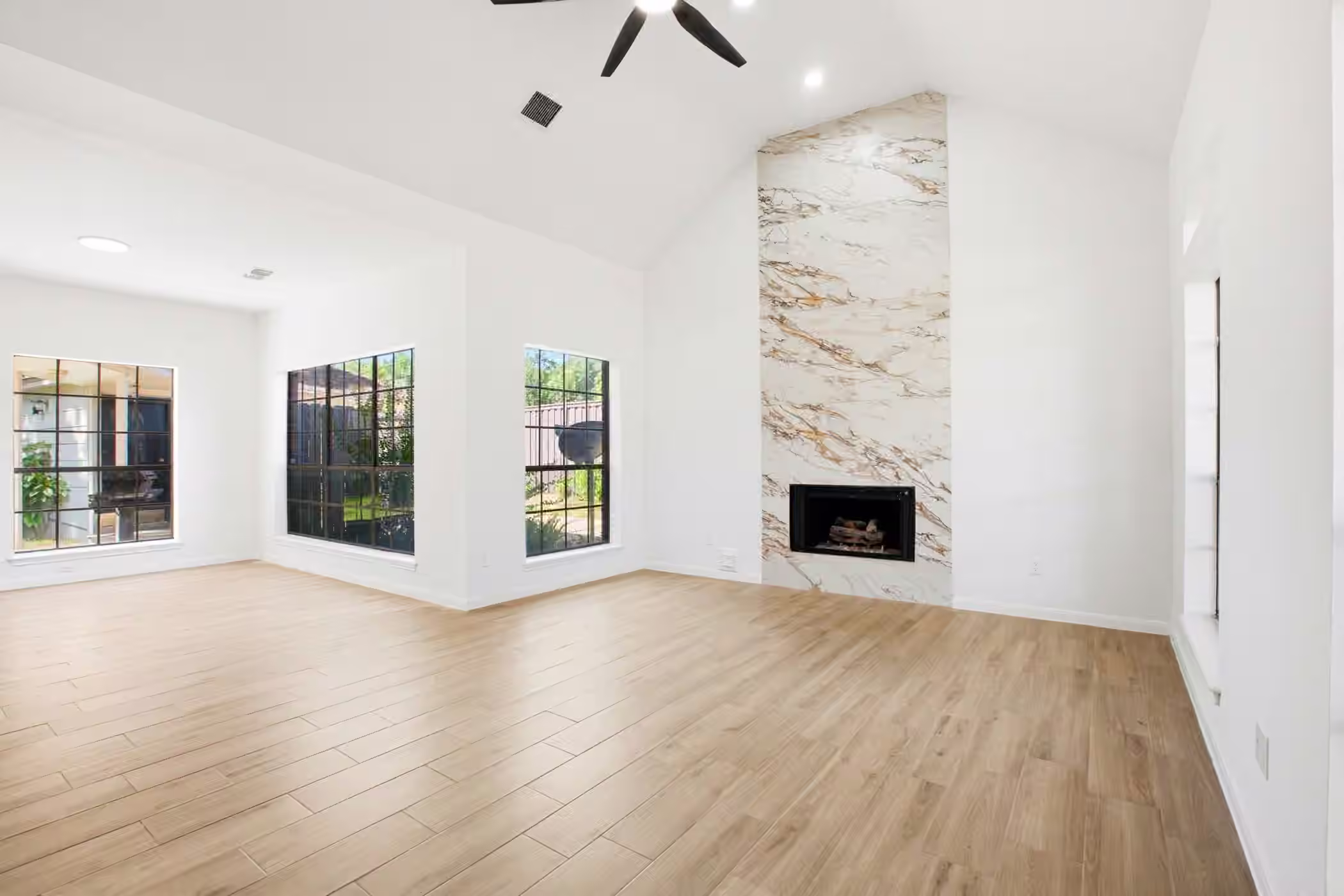 Photo 3 of 18319 Oakhampton Drive, Houston, TX