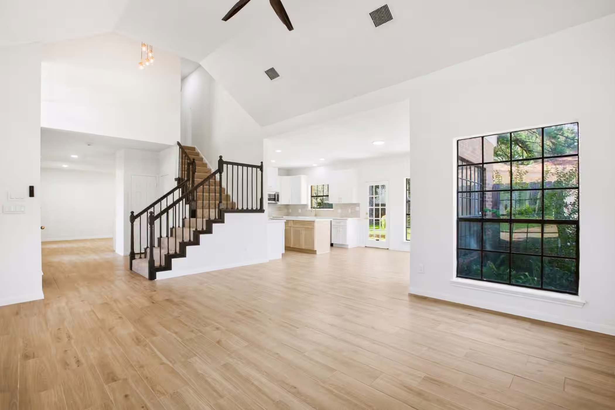 Photo 5 of 18319 Oakhampton Drive, Houston, TX
