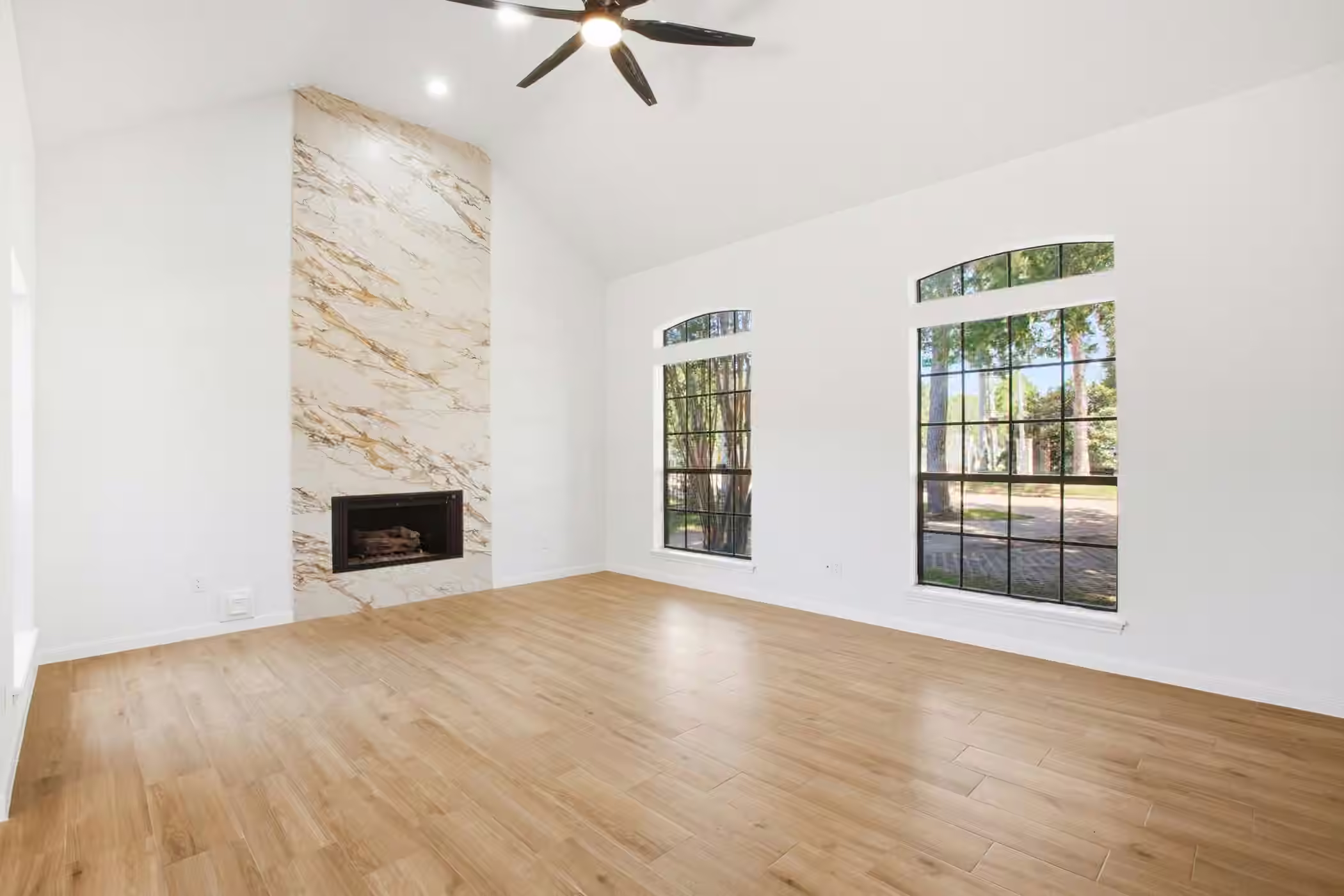 Photo 6 of 18319 Oakhampton Drive, Houston, TX