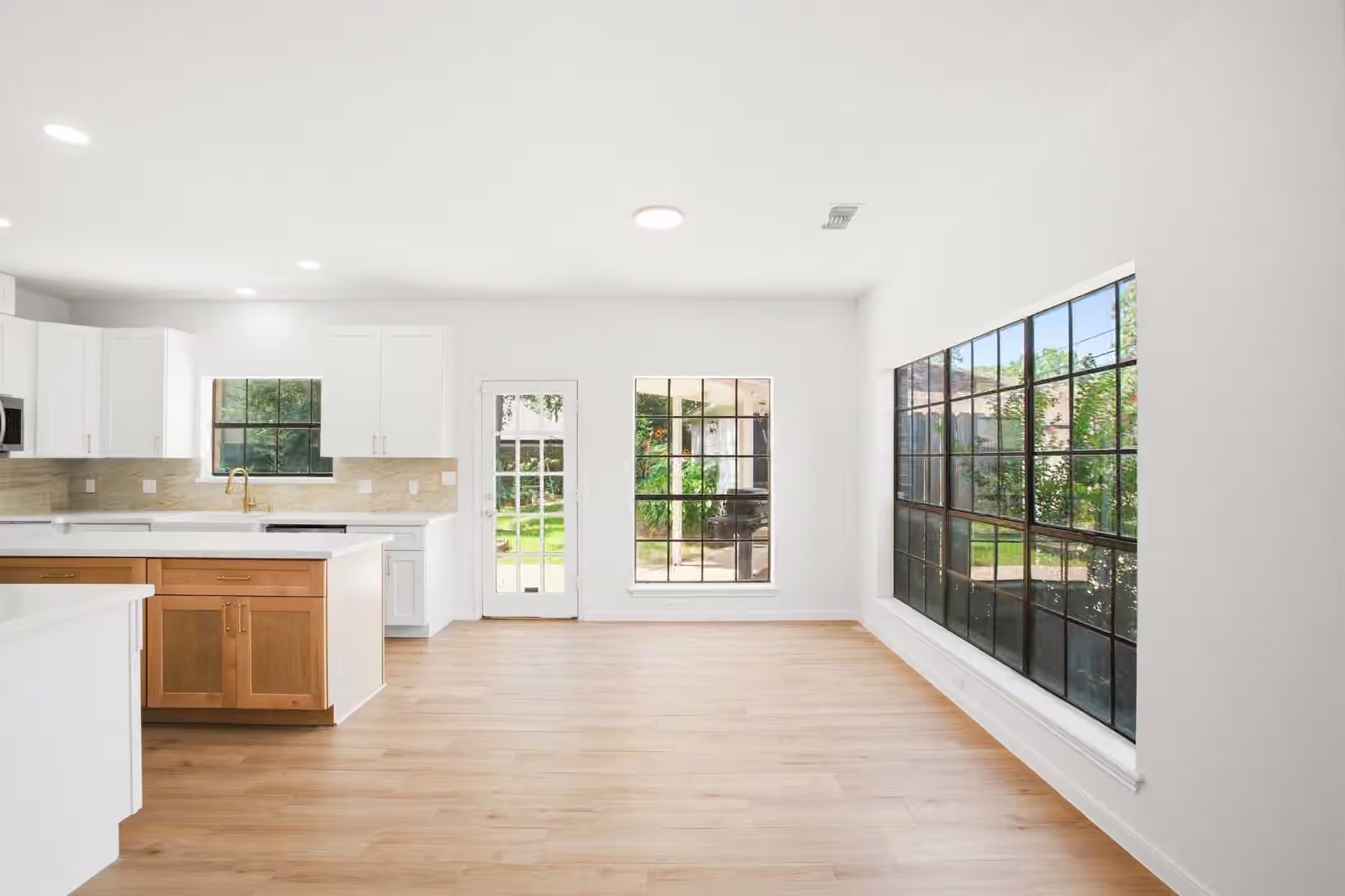 Photo 7 of 18319 Oakhampton Drive, Houston, TX