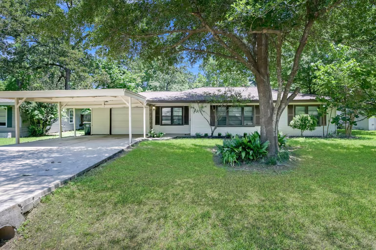 Photo of 210 Harris Boulevard, Conroe, TX 77301