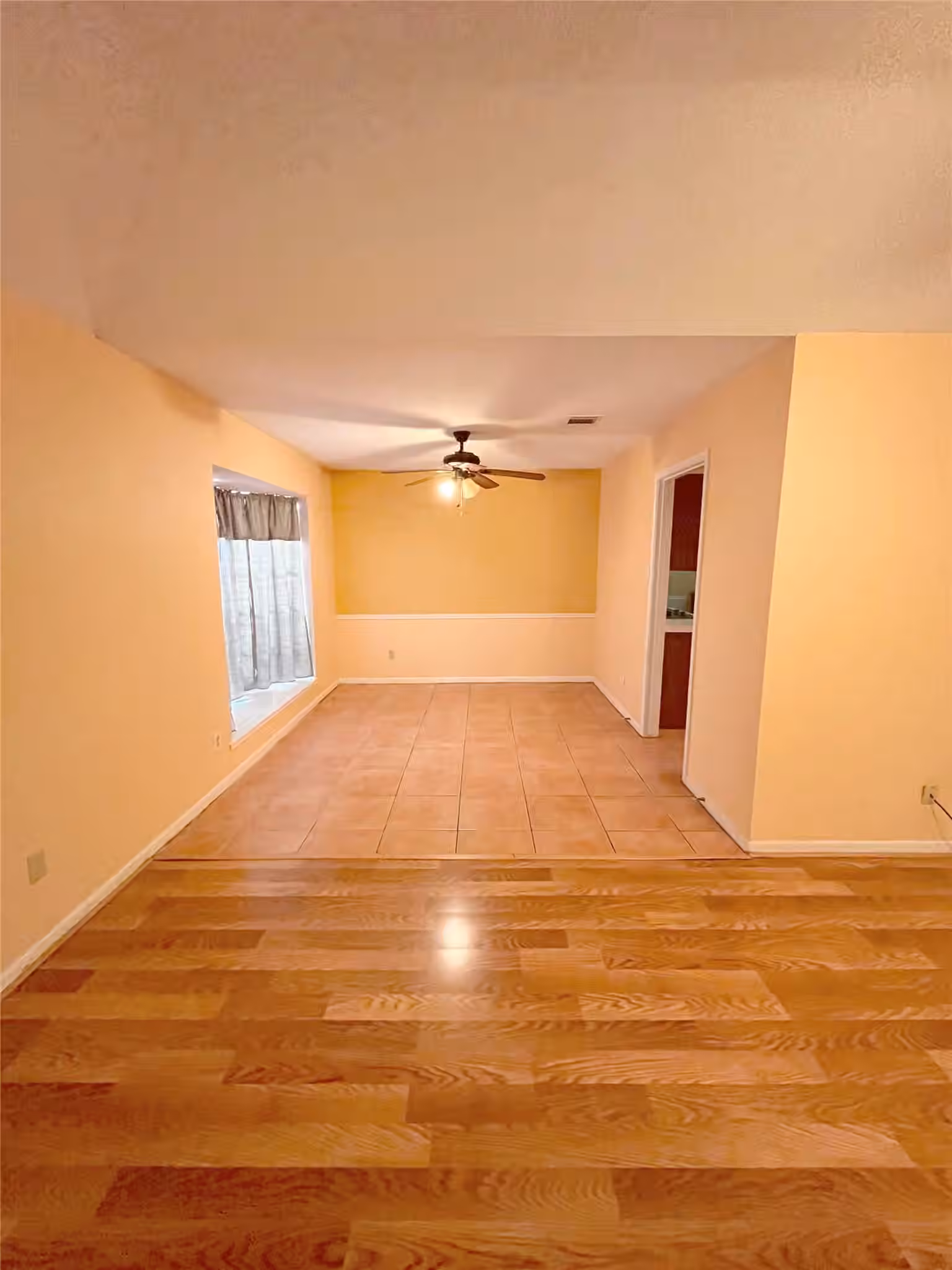 Photo 6 of 7931 Southmeadow Drive, Houston, TX