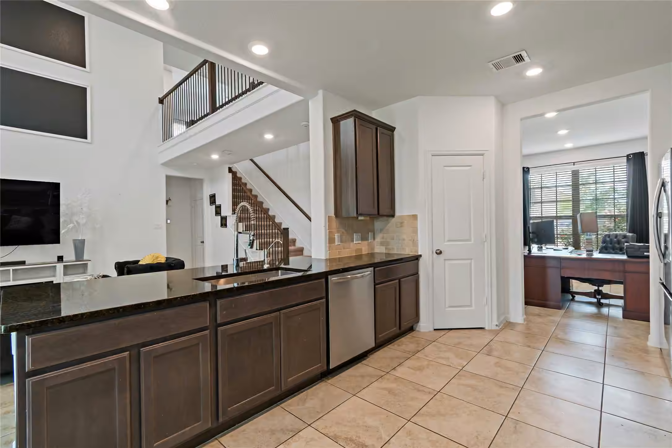Photo 5 of 14010 Hartford Heights Way, Rosharon, TX