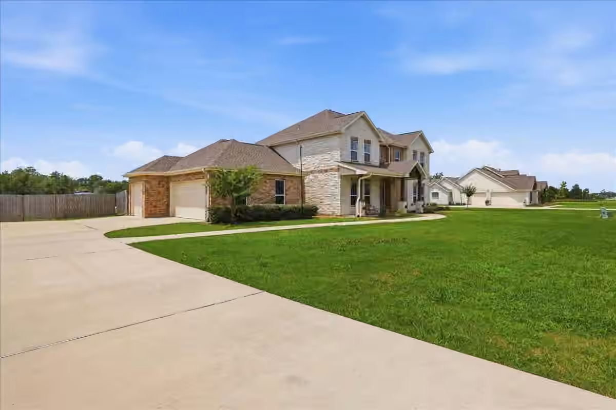 Photo 4 of 6842 Cherry Bayou Drive, Baytown, TX