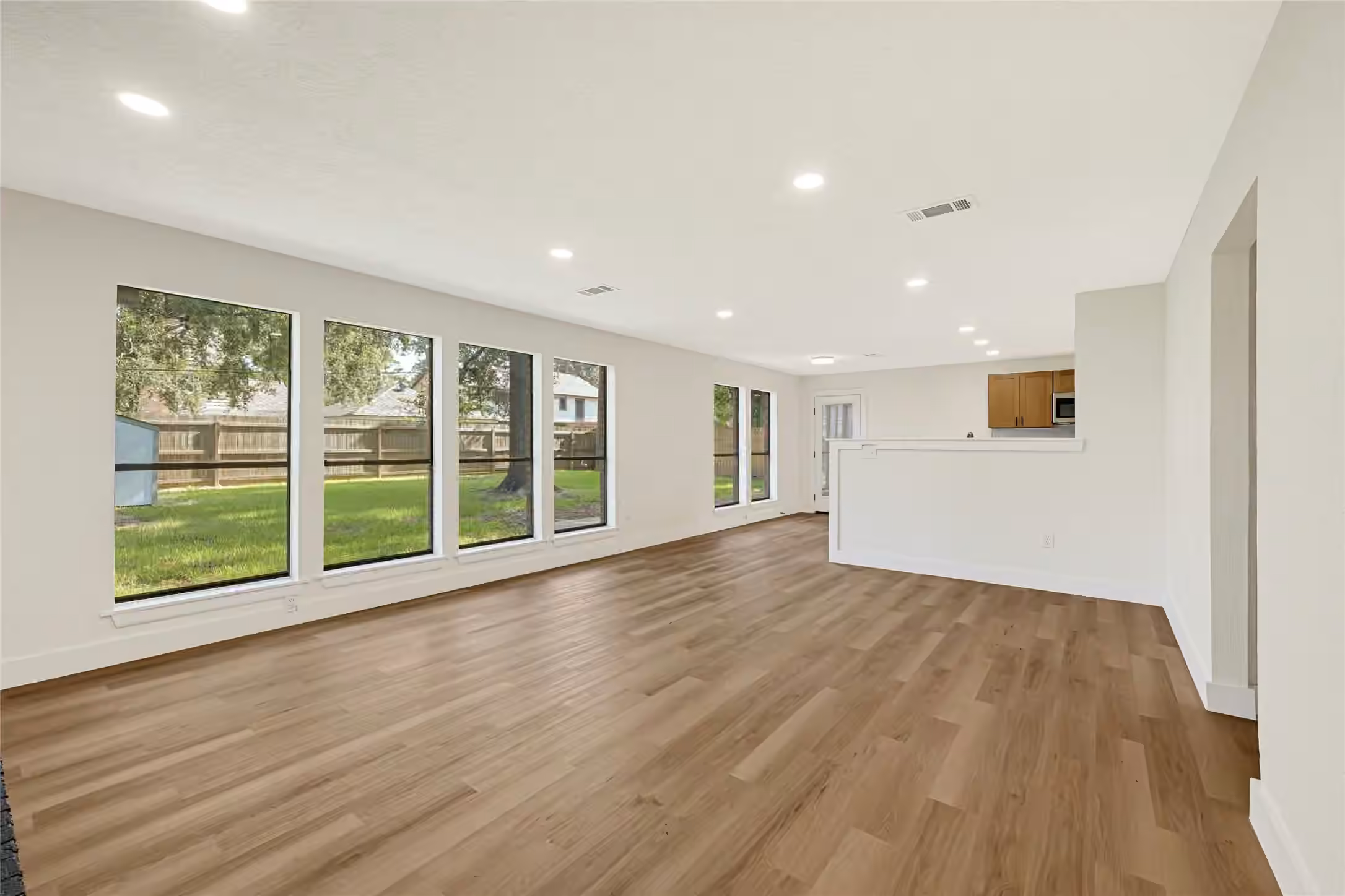 Photo 6 of 3704 Winter Haven Drive, Baytown, TX