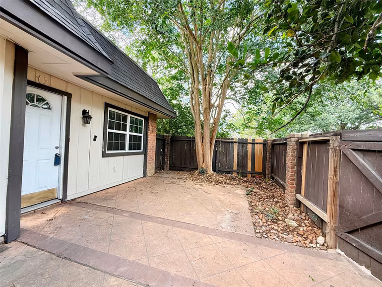 Photo 2 of 12027 Greenwood Forest Drive 29D, Houston, TX