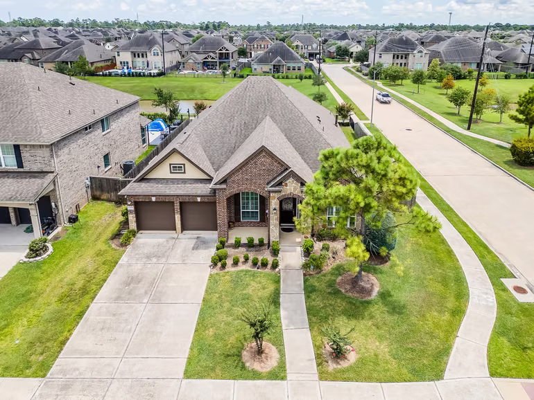 Photo of 2309 Rosehill Garden Trail, Pearland, TX