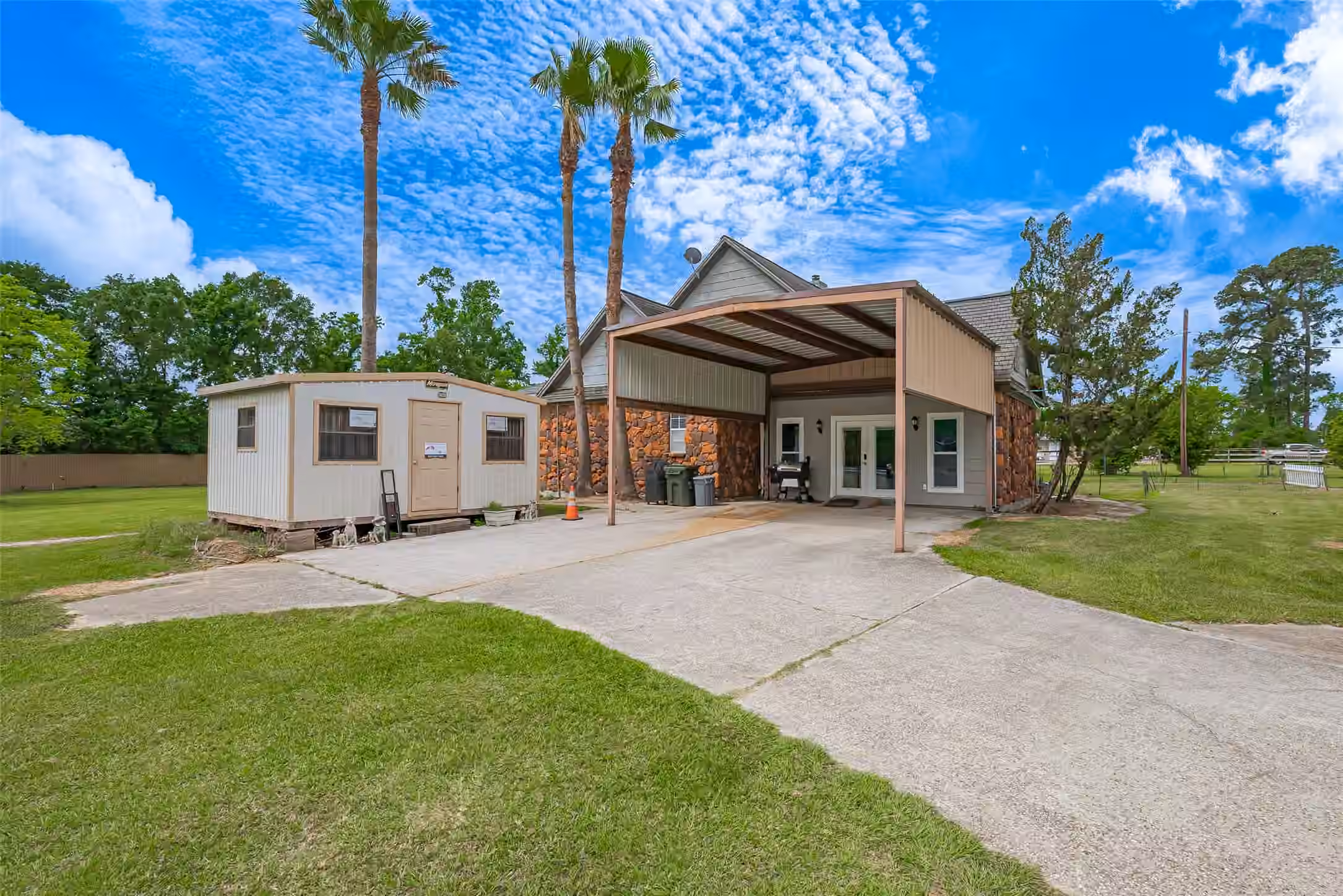 Photo 4 of 2499 Southline Road, Conroe, TX
