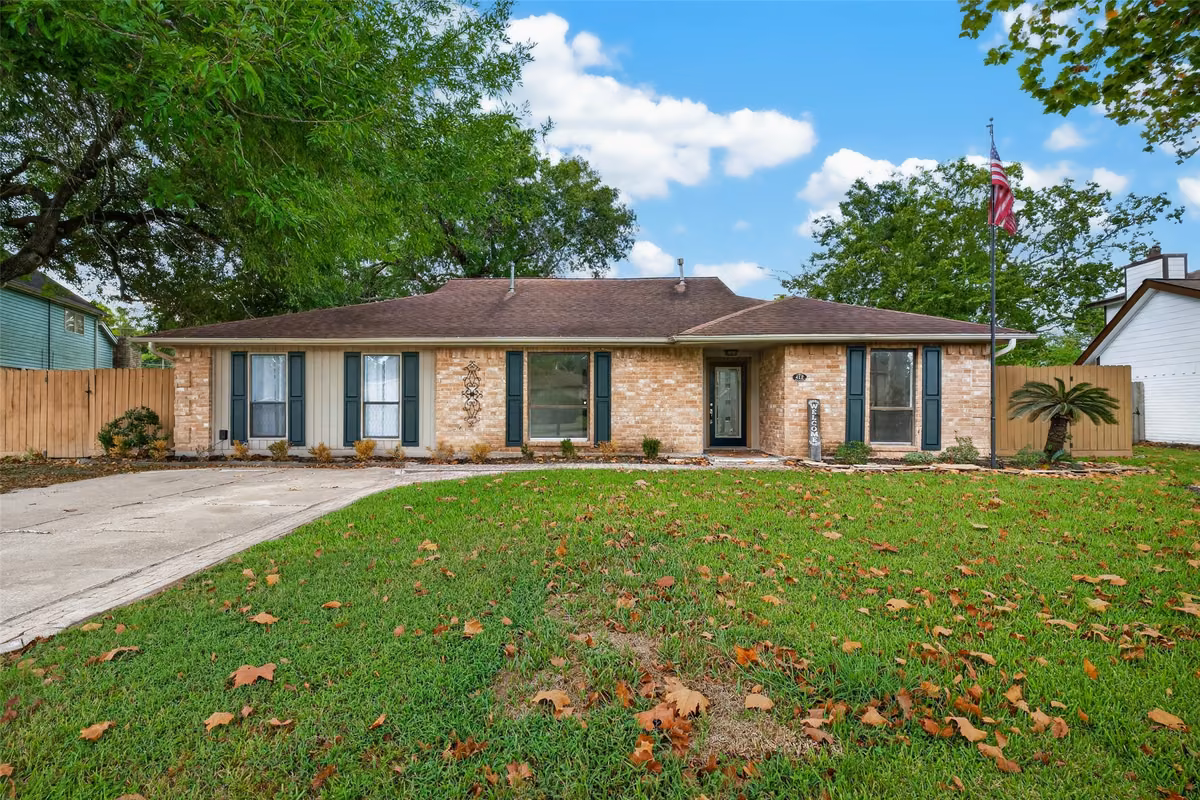 Photo of 412 Westwood Drive, Friendswood, TX 77546