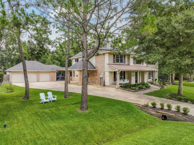 Photo 2 of 503 Shadywood Drive, Friendswood, TX